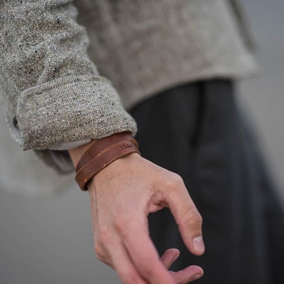 Stash Double Leather Wrist Wrap in Chestnut With Brass Stud Closure NEW UNISEX - Picture 3 of 7